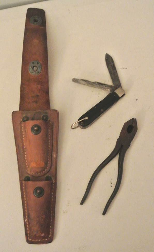 dc cd-34 pouch with knife and pliers